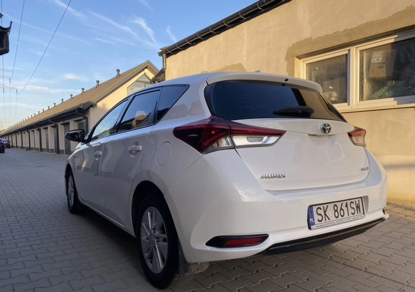 Toyota Auris cena 44900 przebieg: 229541, rok produkcji 2017 z Kraków małe 154